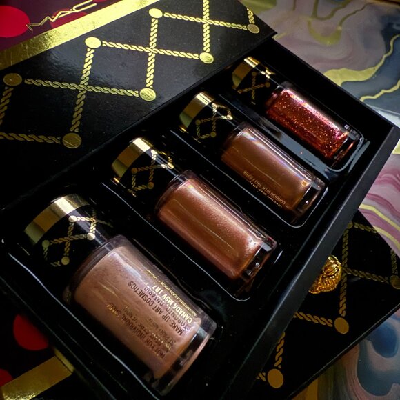 MAC Nutcracker Sweet Bronze Pigments and Glitter - Picture 1 of 9